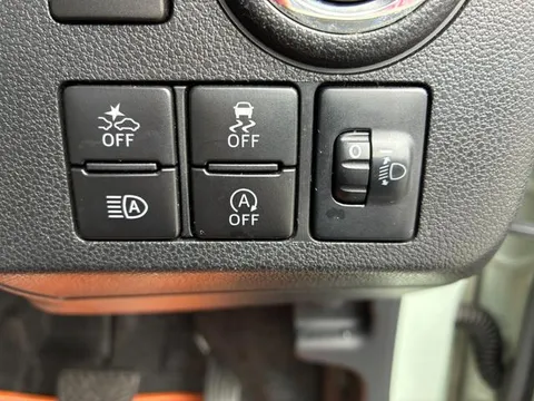 Daihatsu Mira Tocot
