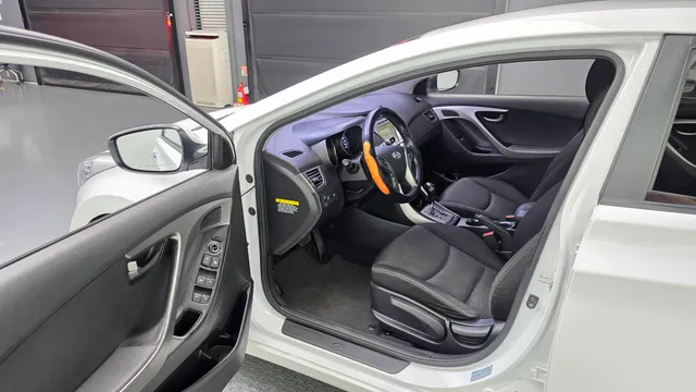 Hyundai Elantra (Avante)