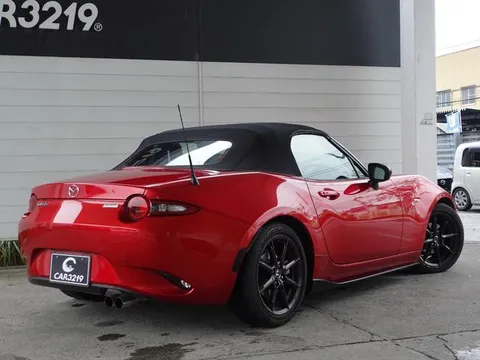 Mazda MX-5 (Roadster)