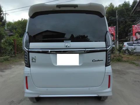 Honda N-BOX Custom