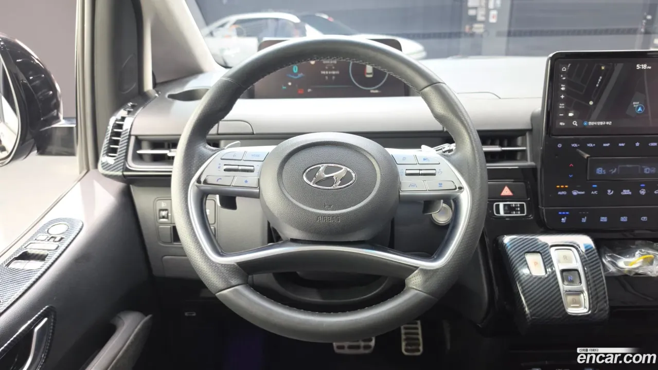 Hyundai Staria