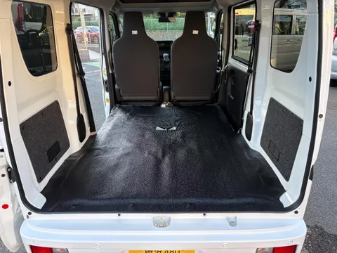 Nissan Clipper Van