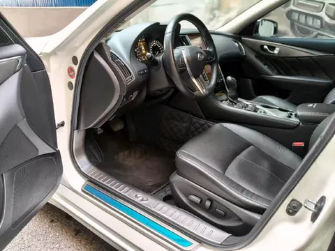 Infiniti Q50L