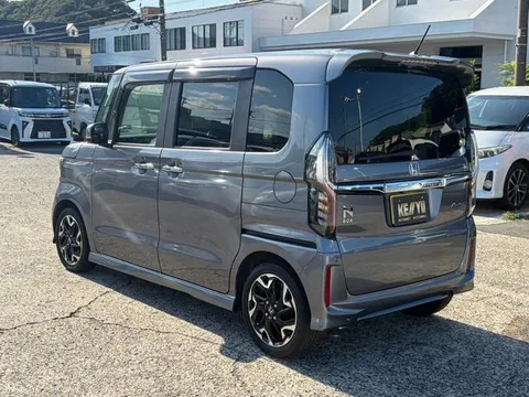 Honda N-BOX Custom