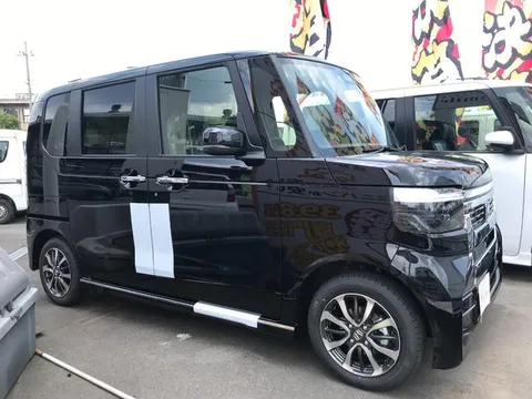 Honda N-BOX Custom