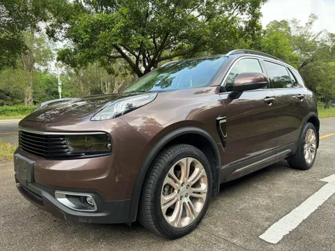 Lynk & Co 01