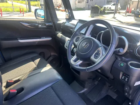 Honda N-BOX Custom