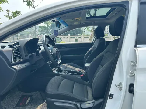 Hyundai Elantra (Avante)