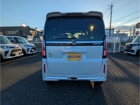 Honda N-BOX Custom