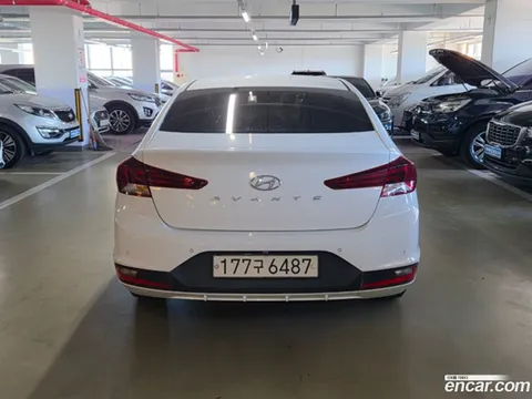 Hyundai Elantra (Avante)