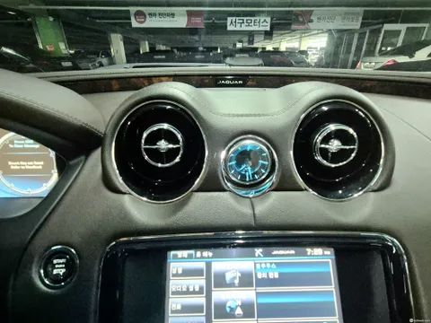 Jaguar XJ