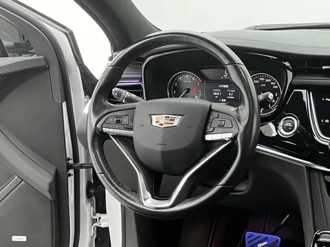 Cadillac XT6
