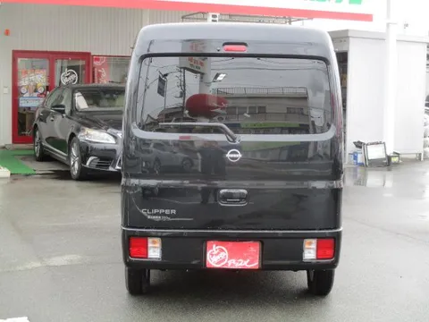 Nissan Clipper Van