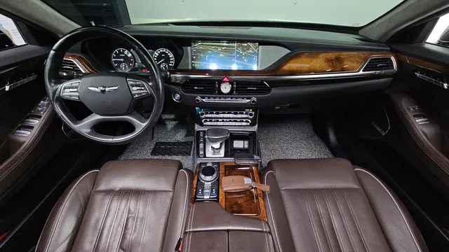 Genesis G90 (EQ900)