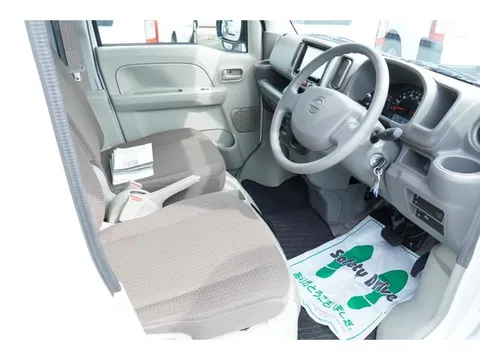 Nissan Clipper Van