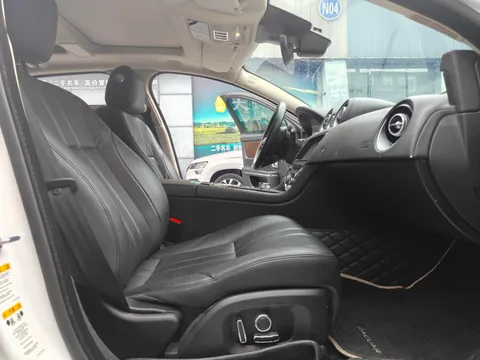 Jaguar XJ