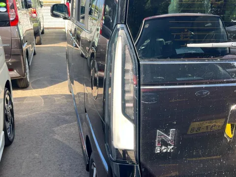 Honda N-BOX Custom