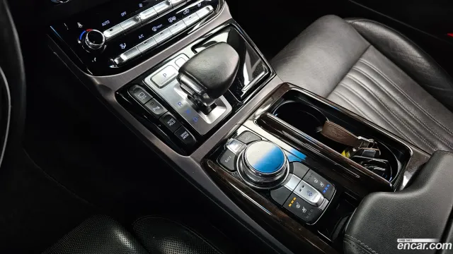 Genesis G90 (EQ900)