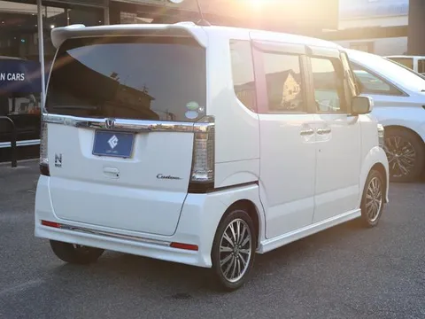 Honda N-BOX Custom