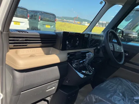 Mitsubishi Delica Mini