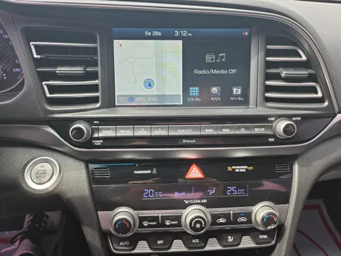 Hyundai Elantra (Avante)