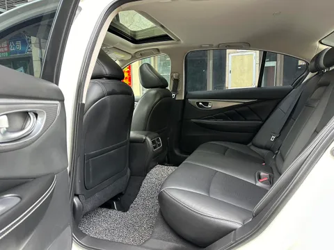 Infiniti Q50L