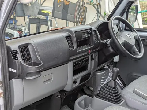 Nissan Clipper Van