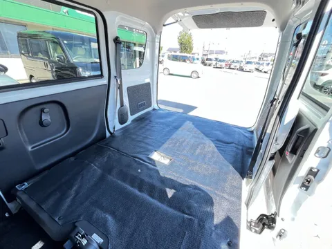 Nissan Clipper Van