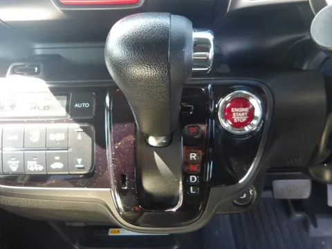 Honda N-BOX Slash