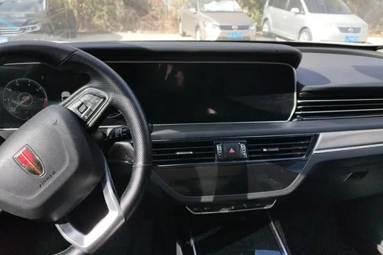 Hongqi HS5