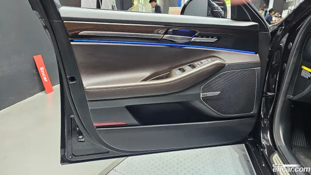 Genesis G90 (EQ900)
