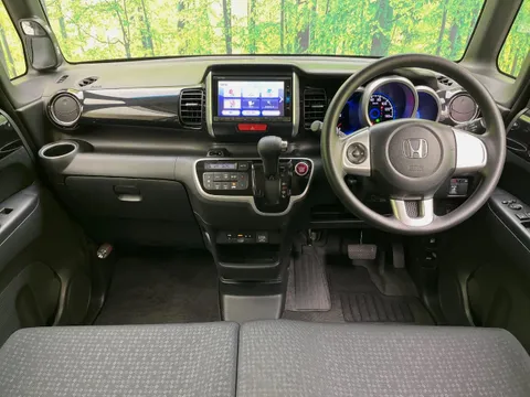 Honda N-BOX Custom