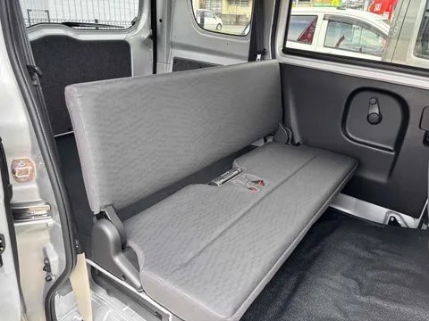 Nissan Clipper Van