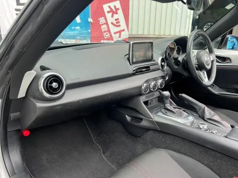 Mazda MX-5 (Roadster)