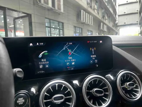 Mercedes-Benz Mercedes-Benz GLA