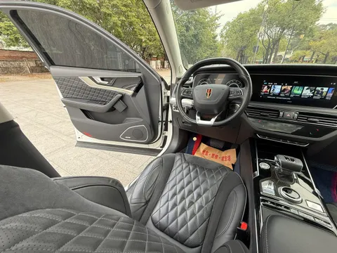 Hongqi HS5