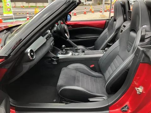 Mazda MX-5 (Roadster)