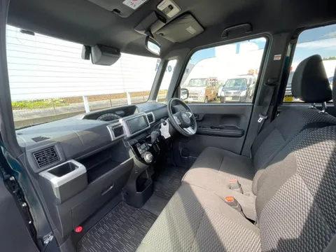 Toyota Pixis Mega