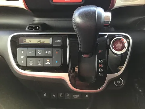 Honda N-BOX Slash