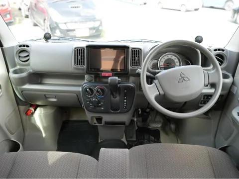 Mitsubishi Minicab Van