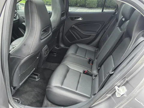 Mercedes-Benz Mercedes-Benz GLA