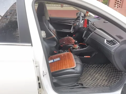 Roewe i5