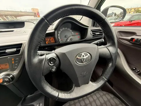 Toyota iQ