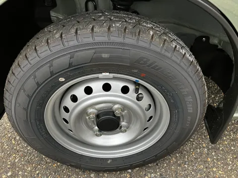 Nissan Clipper Van