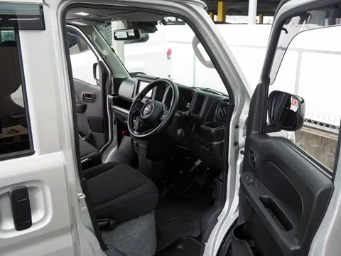 Nissan Clipper Van