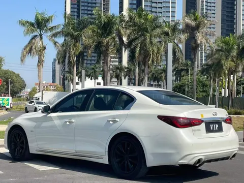 Infiniti Q50L