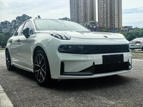 Lynk & Co 03