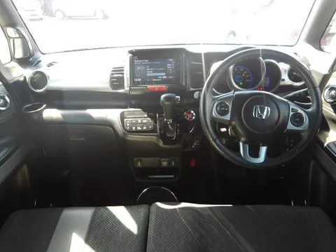 Honda N-BOX Slash