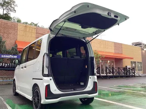 Honda N-BOX Custom