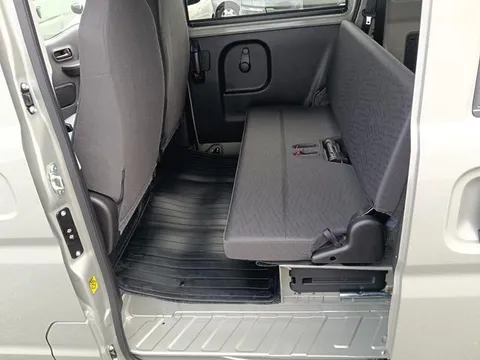 Nissan Clipper Van